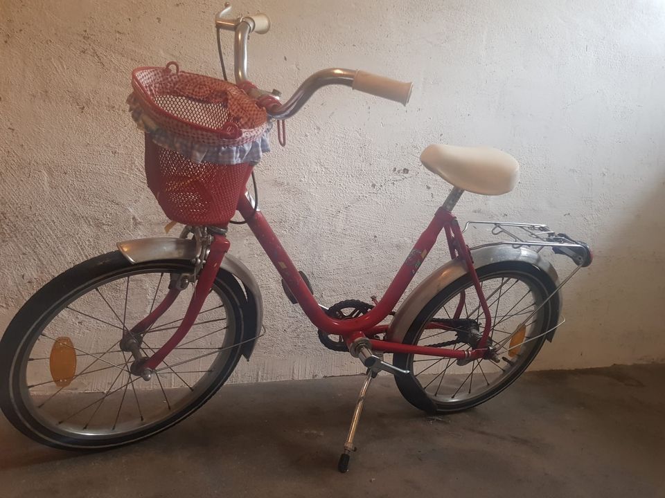 Kleines Rotes Fahrrad in Kitzingen