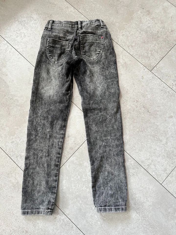 S.Oliver Jeans in grau Größe 134 in Waldmohr