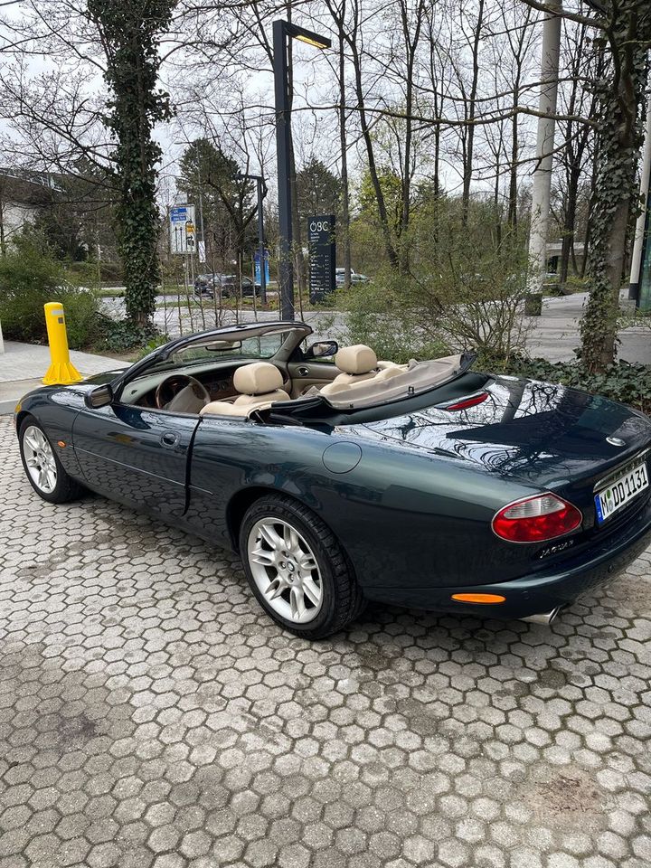 Jaguar XK8 Cabriolet - XK8 V8 4 Liter von Privat in München