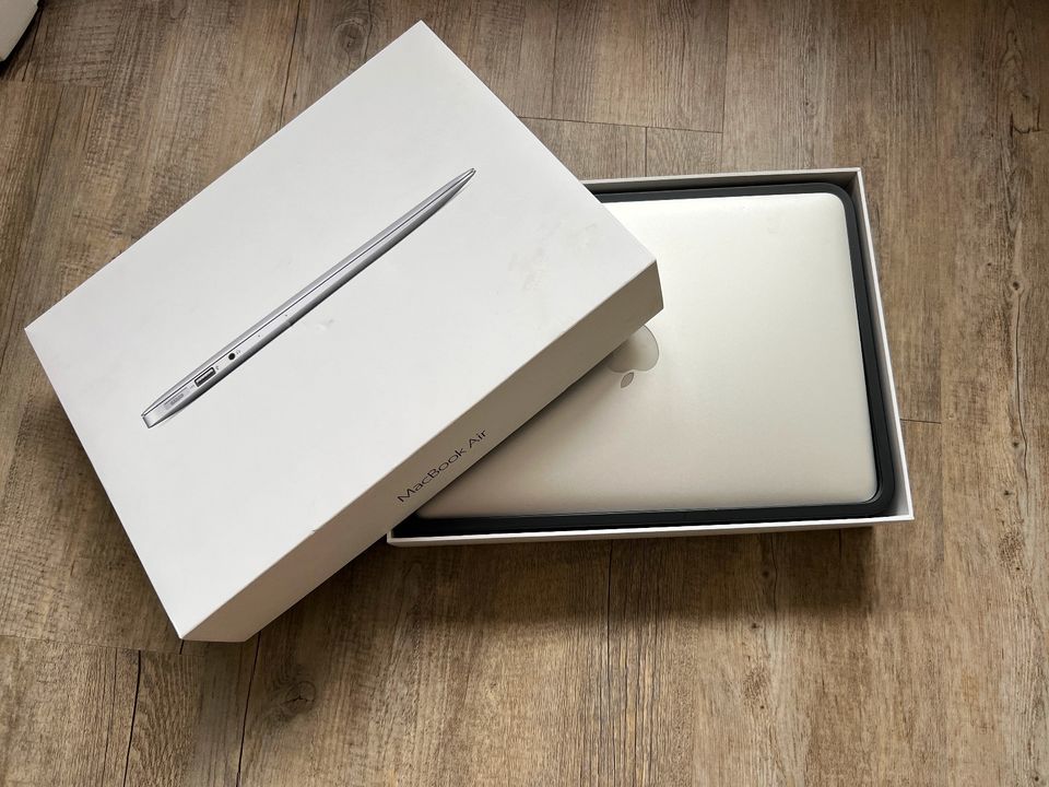 Macbook Air 13 Zoll 2014 in Hamburg