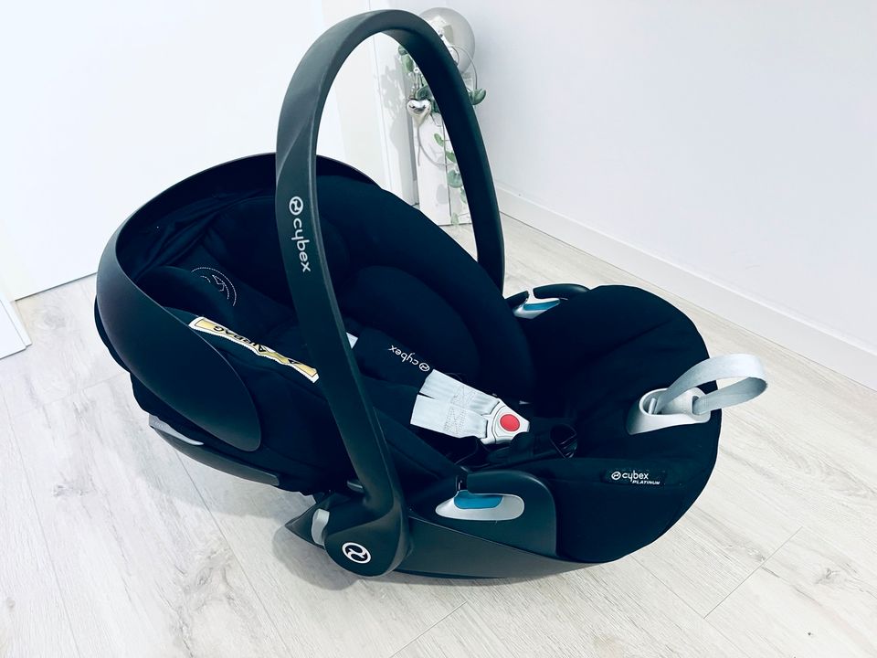 Cybex Babyschale Cloud T i-size in Berlin