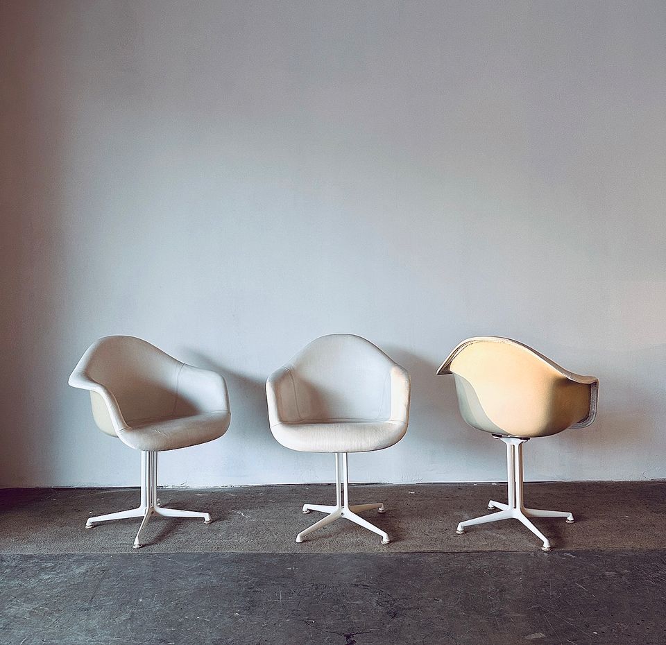 SETPREIS! 3x Herman Miller / Vitra - Charles & Ray Eames - Fiberglass Armchair | Stühle / Sessel | Zeitloser Designklassiker | La Fonda in Düsseldorf