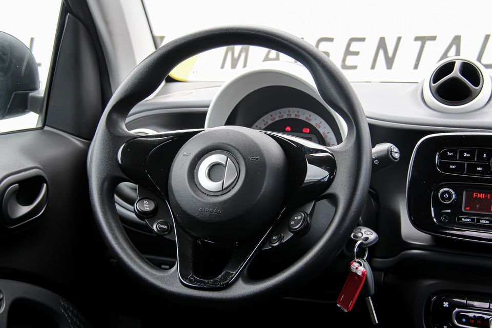 Smart fortwo Bluetooth|Tempomat|LED|Klimaautomatik in Reutlingen