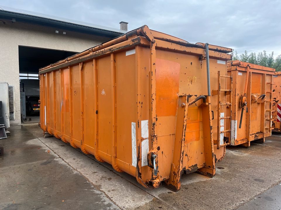 Abrollcontainer Beringer 32cbm mit Deckel 5500€ netto in Pliening