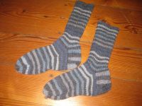 Warme handgestrickte Socken Größe 30/31 Schönes Nikolausgeschenk Hessen - Ober-Ramstadt Vorschau