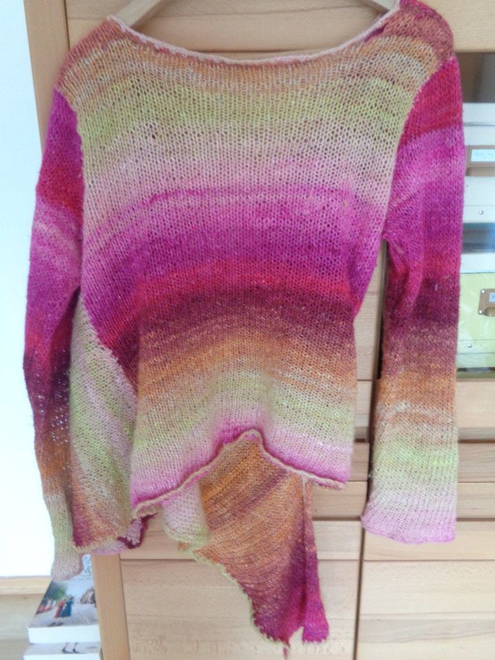 Außergewöhnliche Wollstrickjacke, Wickelstrickjacke in Alfter