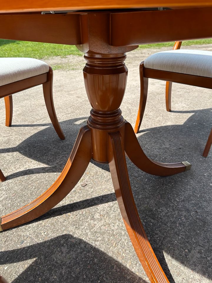 Tisch mit 4 Stühlen in Langlingen