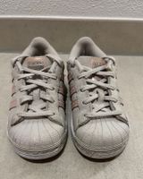 Adidas Superstar Turnschuhe Kinder 28 Bayern - Freilassing Vorschau