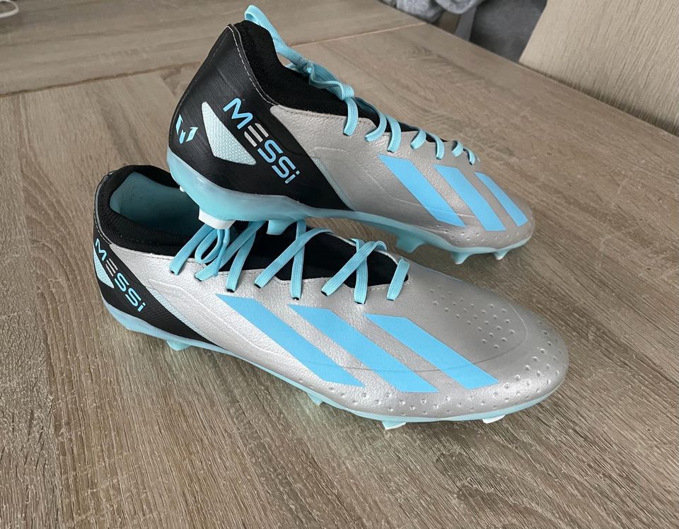 NEUE ADIDAS FUSSBALLSCHUHE VON MESSI in Bischofsheim