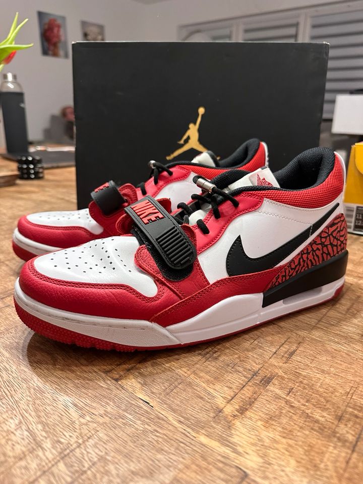 Nike Air Jordan Legacy 312 Low Chicago Red Gr. 44,5 in Wiesbaden