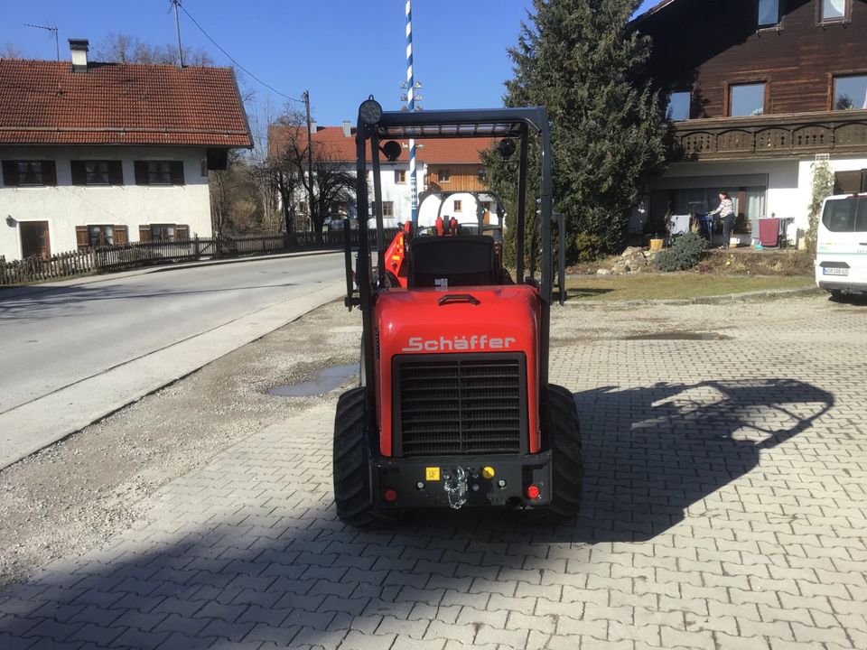 Schäffer Lader Hoftrac 2630 in Egling