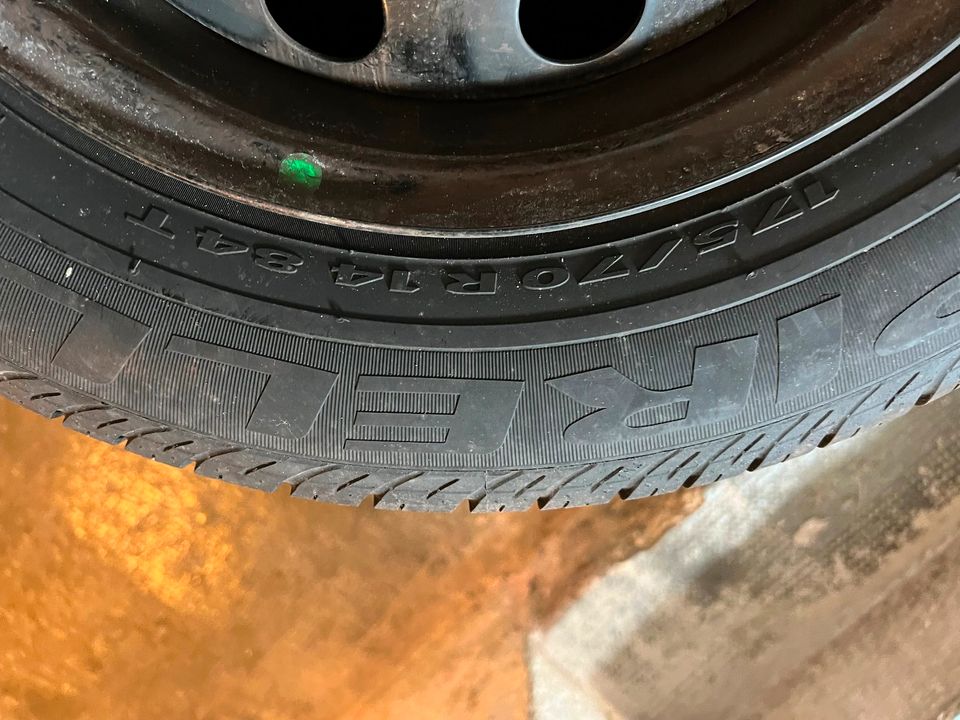 Satz Sommerreifen auf Stahlfelgen Pirelli in München