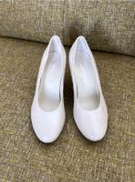 Gabor Perlmutt Pumps Braut, Hochzeit, Schuh , Größe 7 1/2 Frankfurt am Main - Heddernheim Vorschau
