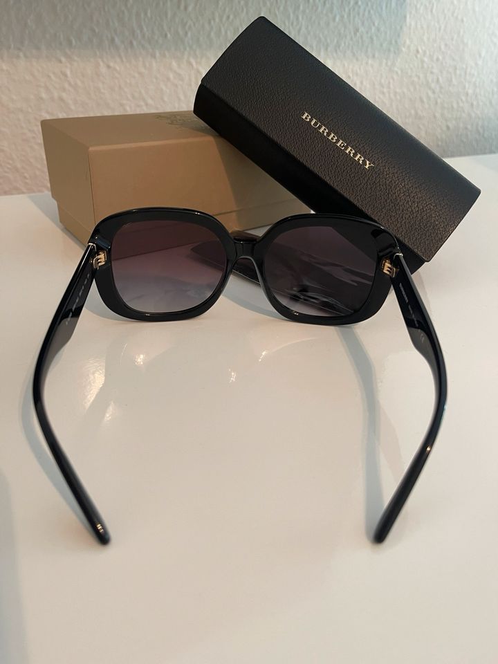 Original Burrberry Sonnenbrille in Ratingen