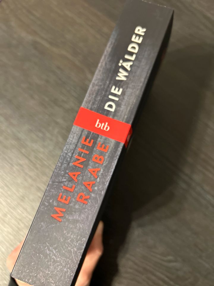 Melanie Raabe - Die Wälder, Thriller, Bestseller in Lohmar