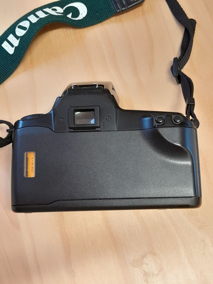 Canon EOS 1000F analoge Spiegelreflexkamera mit Zubehör in Crailsheim