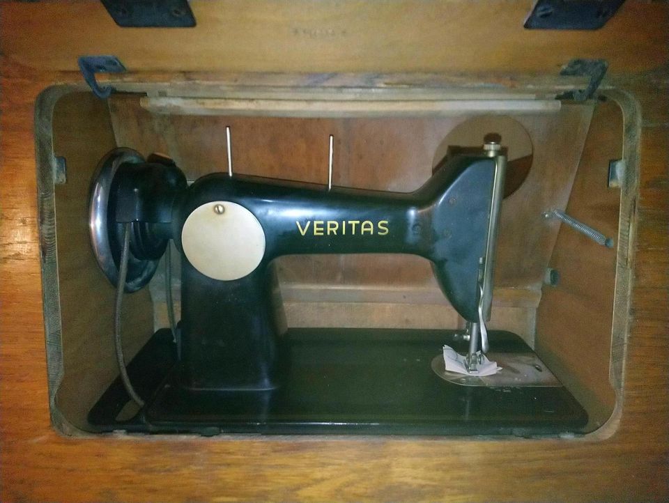 Tischnähmaschine Veritas 32-2, Fußbetrieb und versenkbar in Greifswald