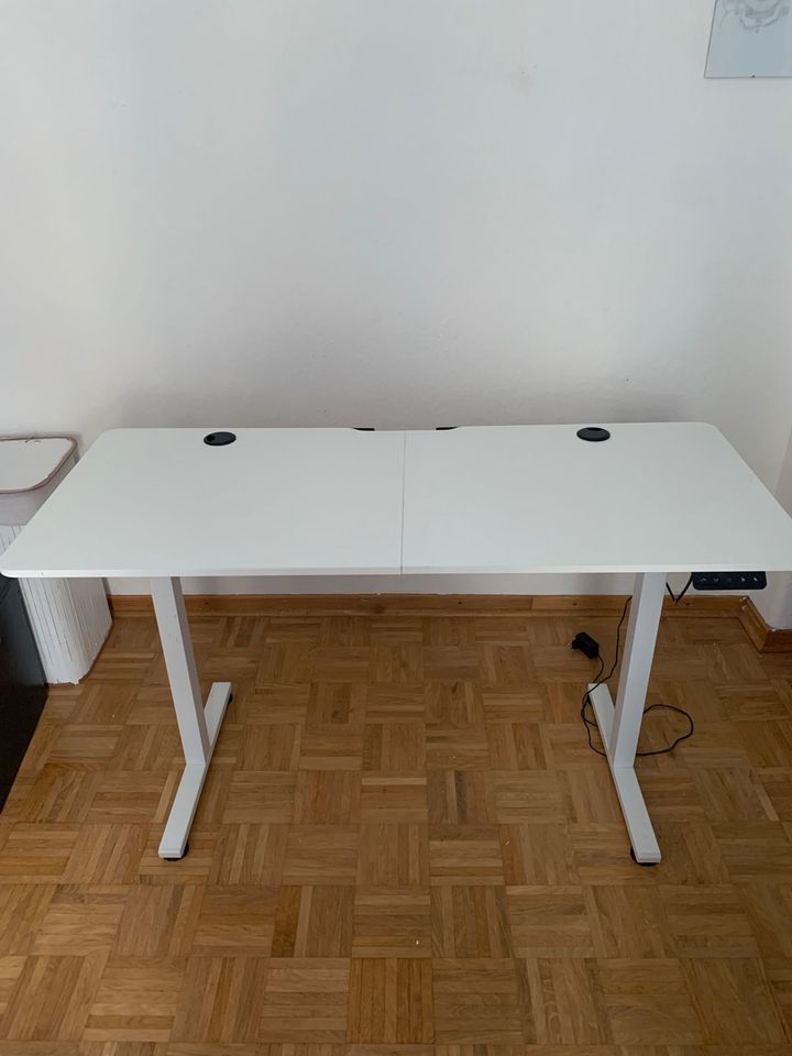 Höhenverstellbarer Schreibtisch weiß in Hannover