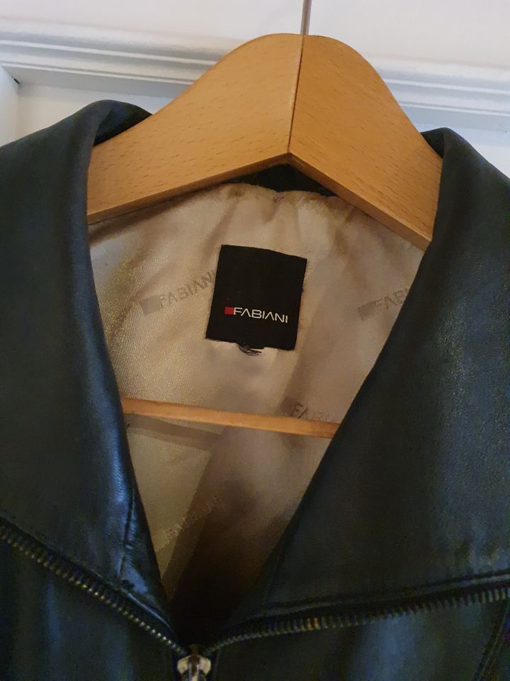 Damen Jacke echt Leder schwarz innen Gold von Fabiani Gr. 42 in Altenstadt