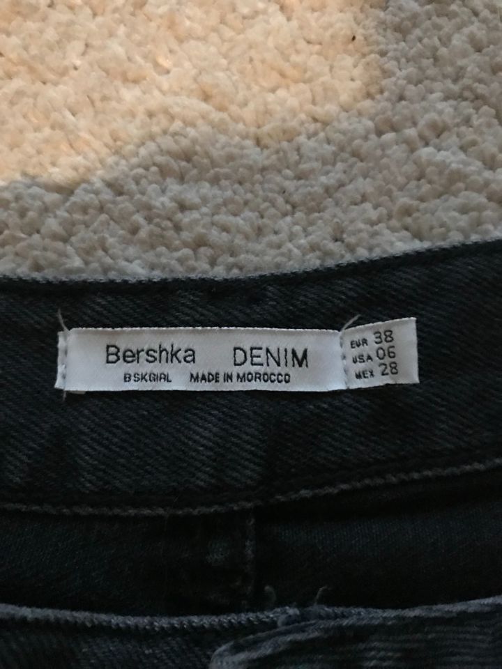 Rock, Gr. 38, Bershka, Jeansrock, mit Seitenstreifen, sehr schön in Köln