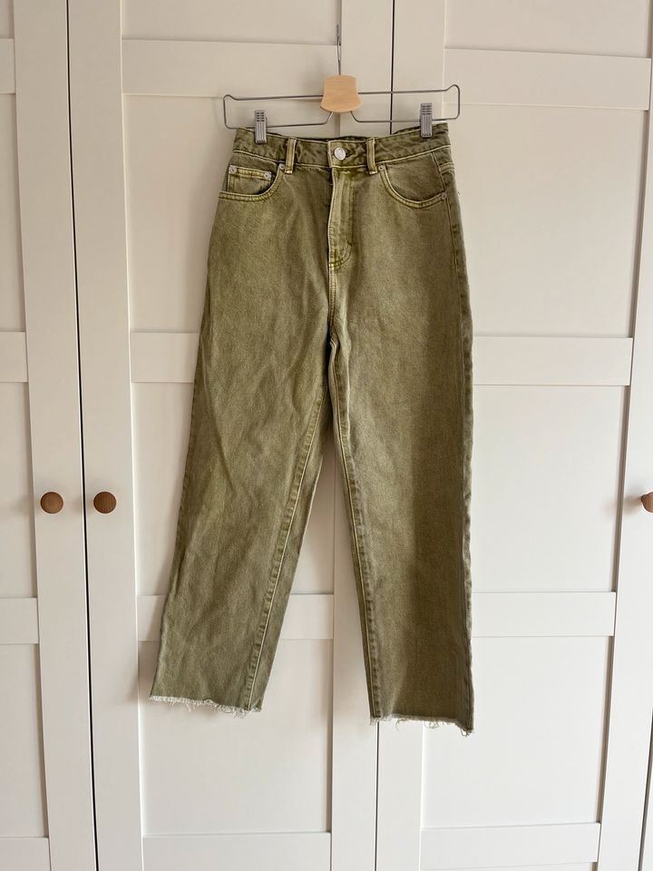 Neue grüne Hose | gerade geschnitten | Jeans | Sommerhose in Ismaning