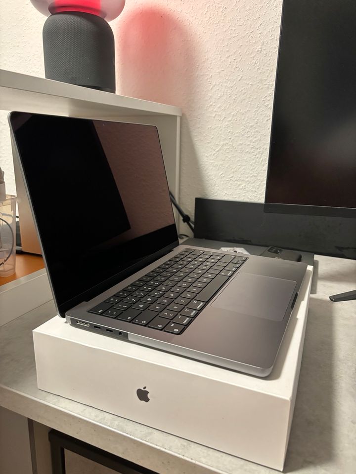 Macbook M1 Pro 14“ 16GB 1TB in Stuttgart