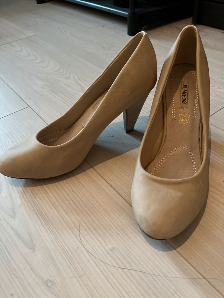 High Heels beige in Bad Berleburg