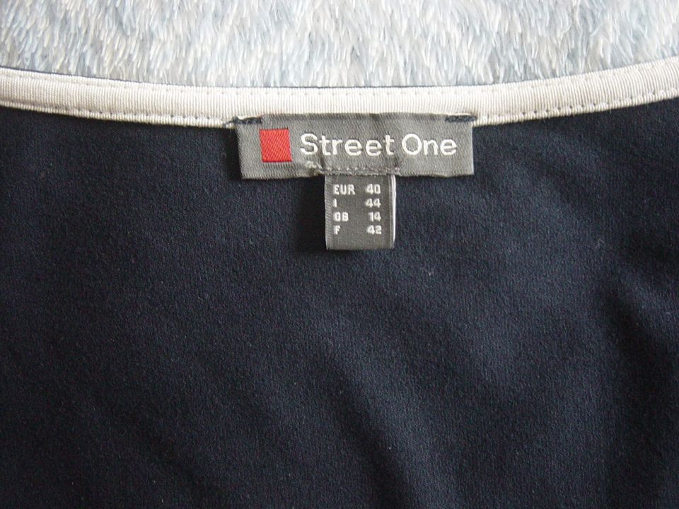 Street One Blusen Shirt, dunkelblau, weiß, Gr. 40, neuwertig in München