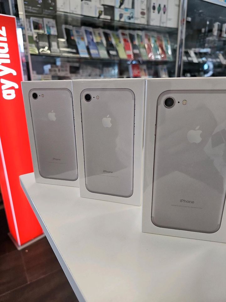 IPhone 7 32GB in White Neu Ungeöffnet IN ANGEBOT FÜR 149€ in Frankfurt am Main