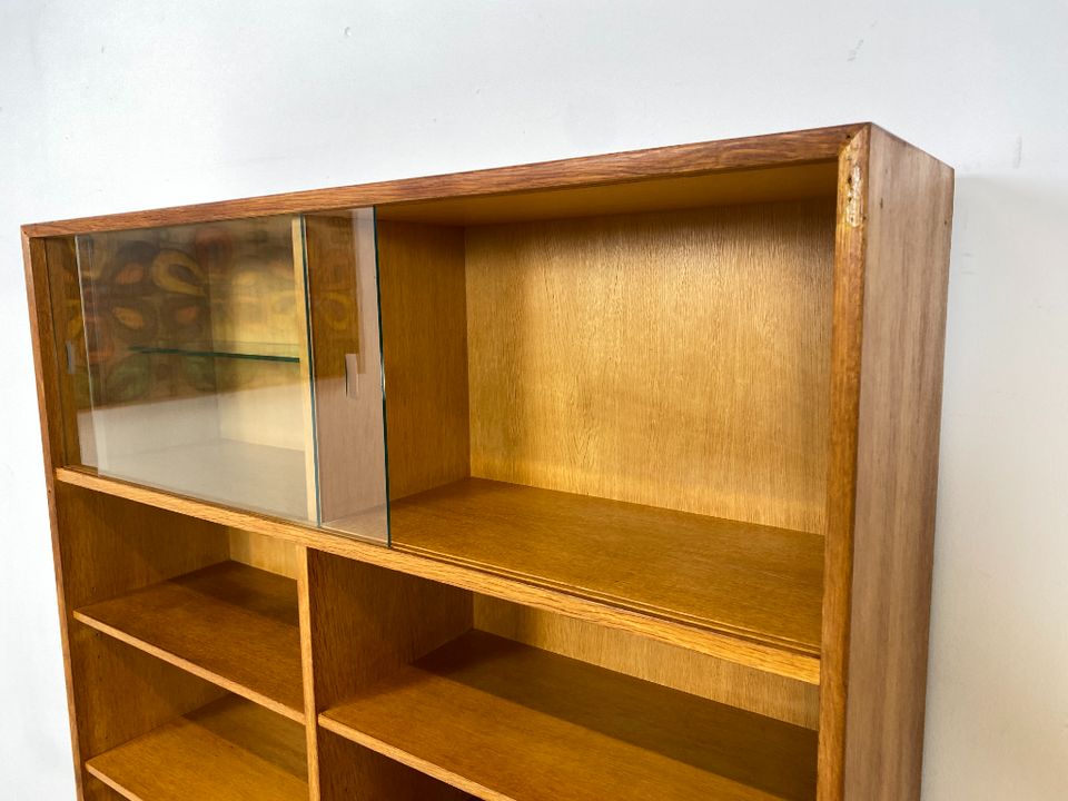 WMK Hochwertiger skandinavischer Bücherschrank aus vollem Holz mit verstellbaren Regalböden , Vitrine und Schubladen # Regal Bücherregal Regalwand Kommode Sideboard Highboard Mid-Century Vintage 60er in Berlin