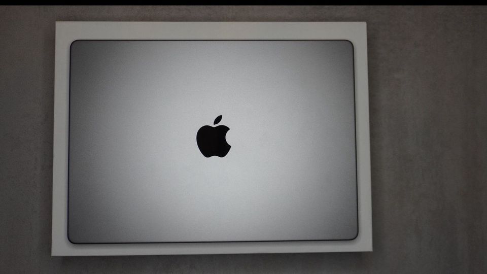 Apple MacBook Pro 14“ M2 Pro 16 GB RAM 512 GB SSD in Greiz