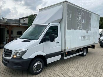 umzugsunternehmen Entrümpelung Lkw mit Fahrer in Düsseldorf