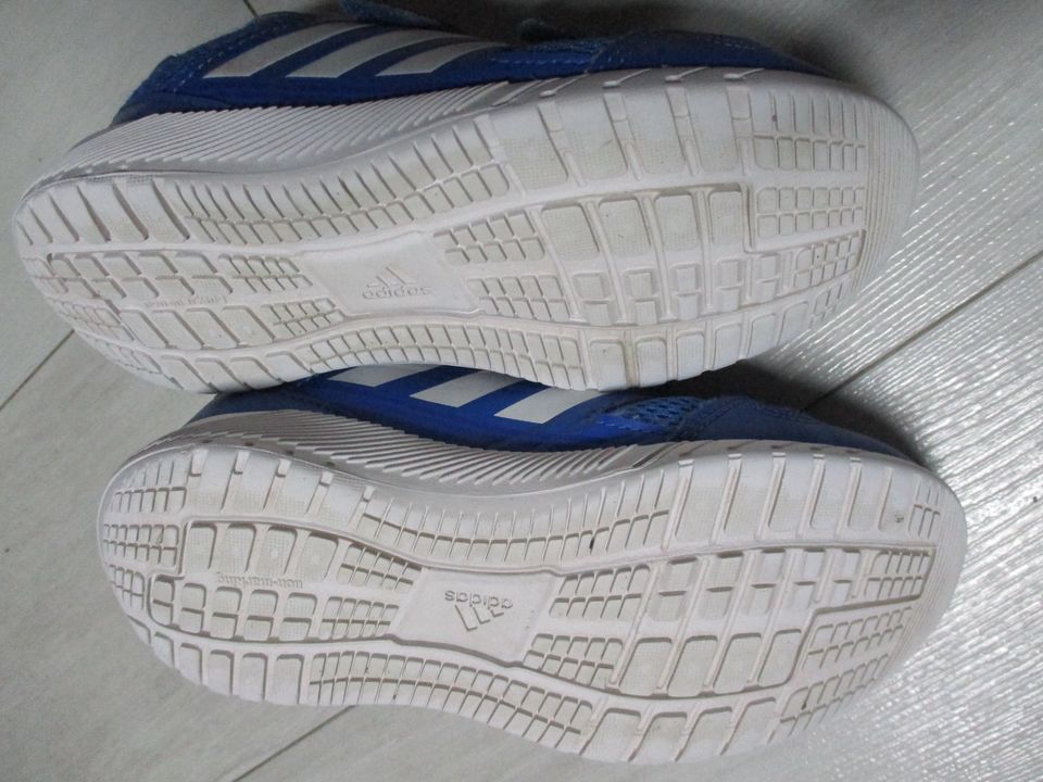 Adidas Run Klettverschluss Gr. 31 Sportschuhe Hallenschuhe, blau in Buchholz in der Nordheide