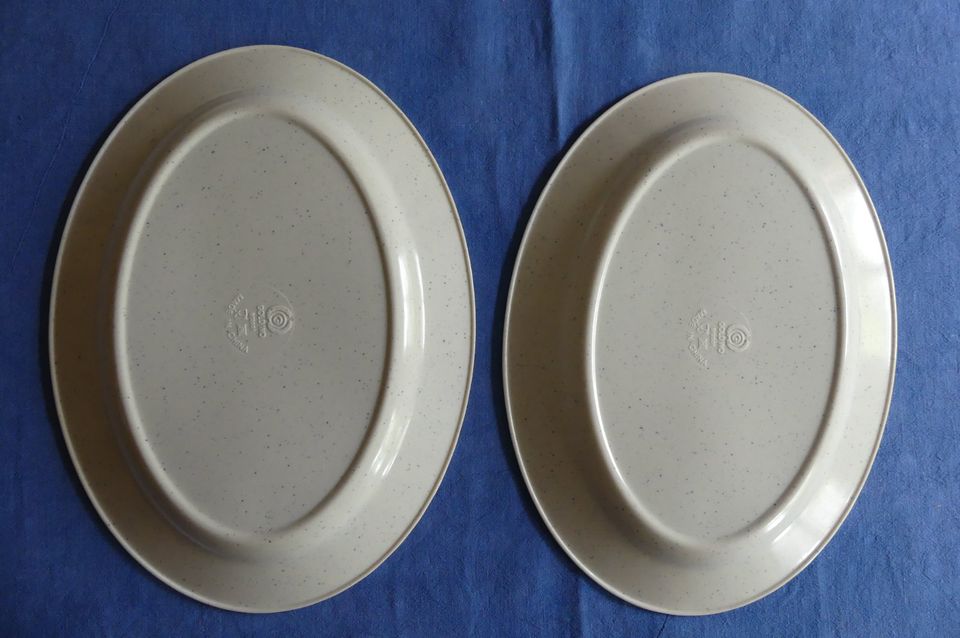 2 tiefe und 2 flache ovale Teller aus Melamin Kunststoff in Tönning