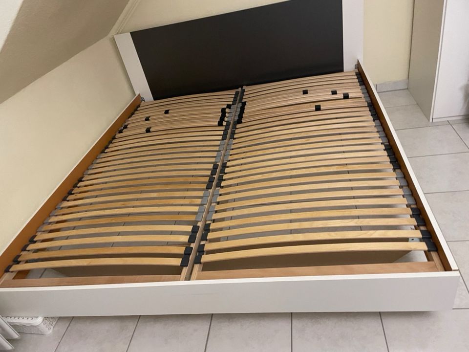 Bett, 180x200 mit Kommode in Osnabrück