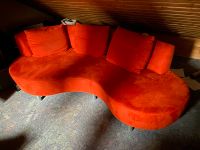 Rote geschwungene Couch Bayern - Regensburg Vorschau