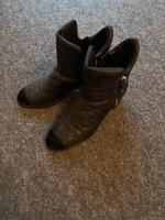 Chanel Stiefel Stiefeletten 39 Leder natürlich original!!! Wandsbek - Hamburg Volksdorf Vorschau