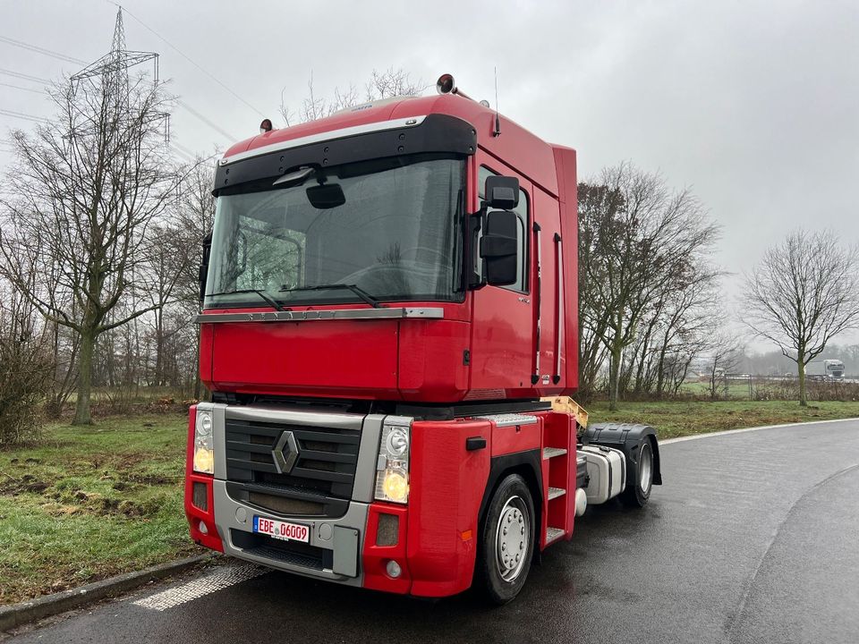 Renault MAGNUM Mega Low verstellbare Sattelkupplung Auto in Vaterstetten