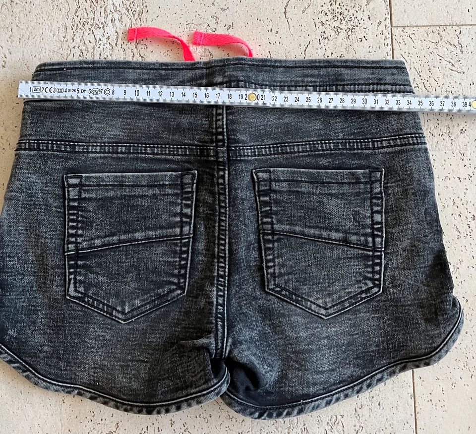 Jeans Shorts für Mädchen in Gr 152 schwarz in Neuenkirchen