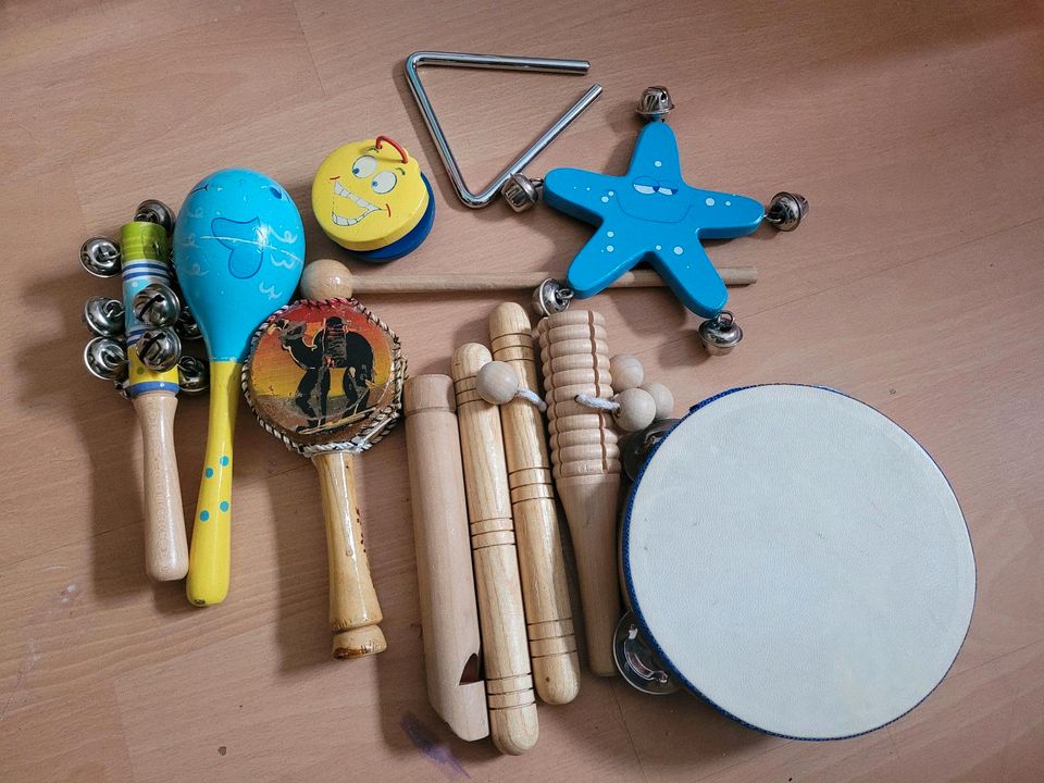 Musik Instrumente Kinder spielen in Bremen