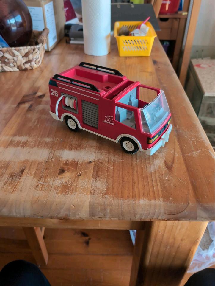 Playmobil Feuerwehrauto – Rot mit Schlauch und blinkender Sirene in Ampfing