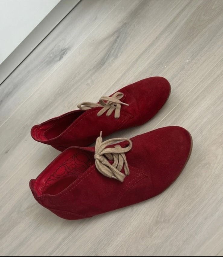 Rote Mocassins Schuhe in Saarlouis