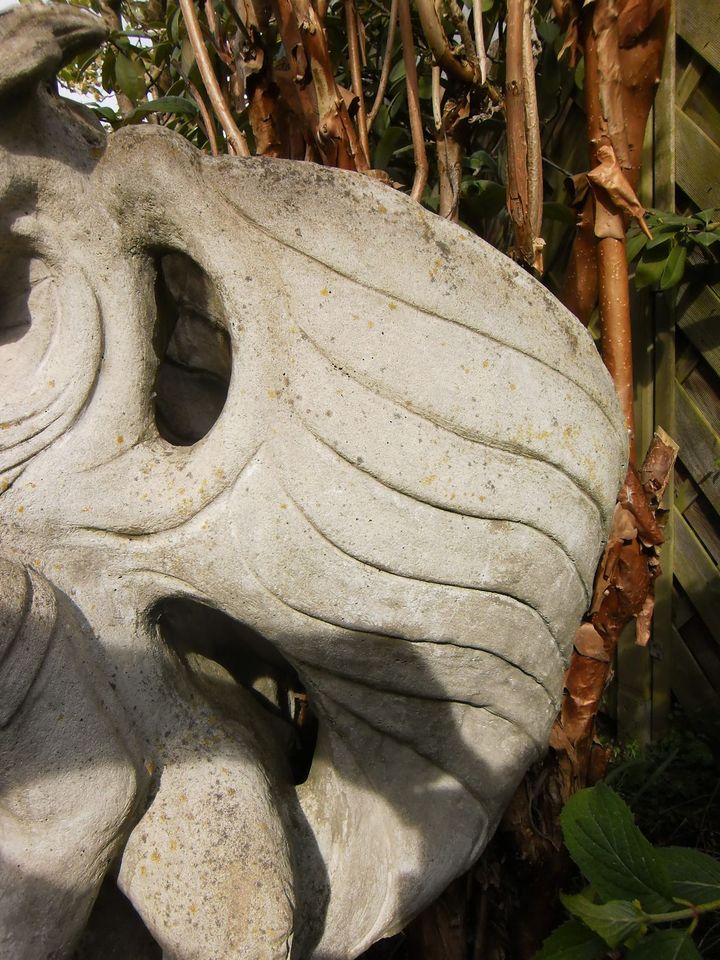 Drache Gargoyle Steinfigur Figur Skulptur massiv schwer groß in Mauern