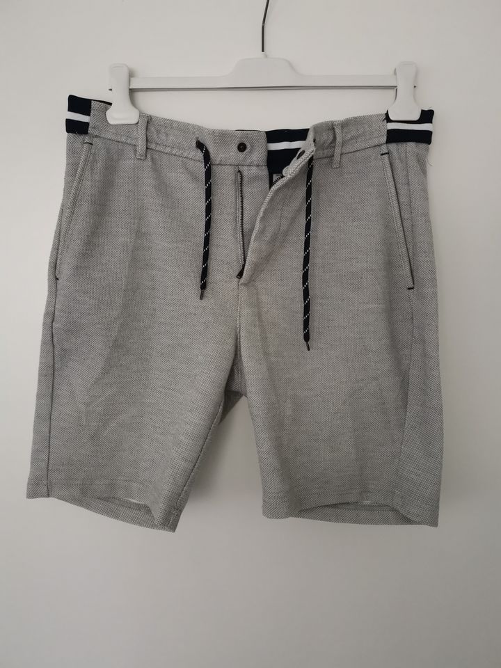 Ich biete eine kurze Herrenhose von Zara an. in Gelsenkirchen