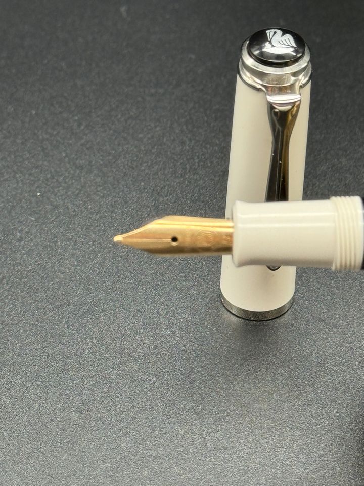 Pelikan M200 M205 Weiß F und B Nib in Schauenburg