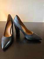 Wunderschöne elegante Pumps Gr39 - ESPRIT - Leder schwarz NEU! Hessen - Kronberg im Taunus Vorschau