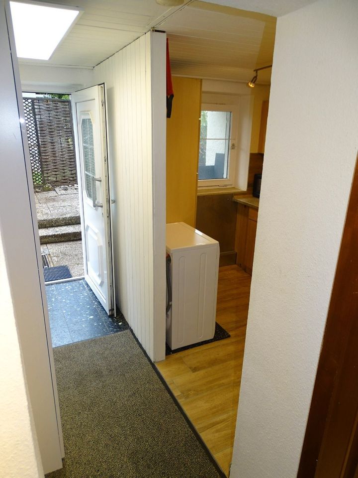1- Zimmer Wohnung 31 m2 vollmöbliert mit überdachter Terrasse in Böblingen