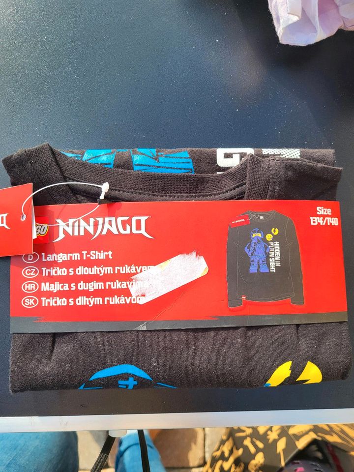 Langarmshirt ninjago lego größe 134/140 in Braunschweig