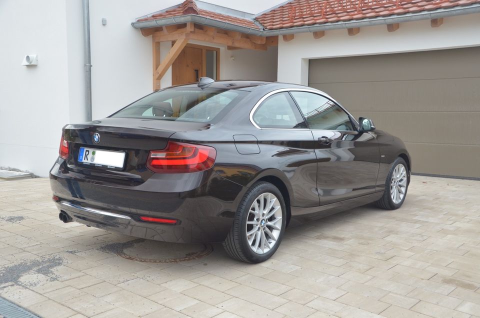 BMW 220d Coupé Luxury Line in Obertraubling
