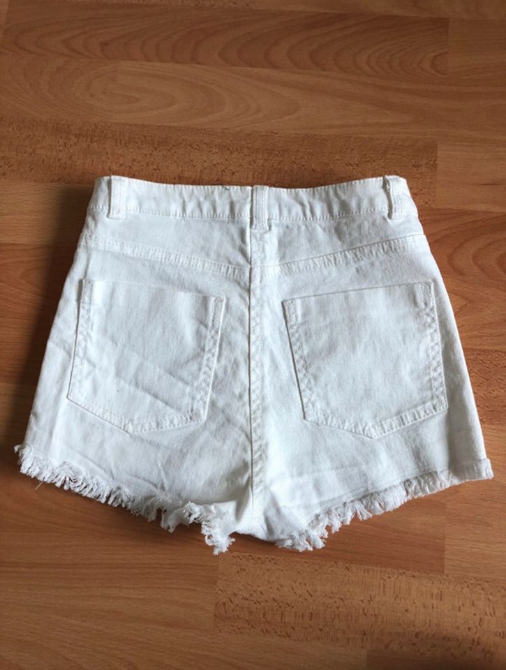 NEU H&M Jeans-Shorts - 32 XXS - weiß Spitze High waist Festival in Rödermark